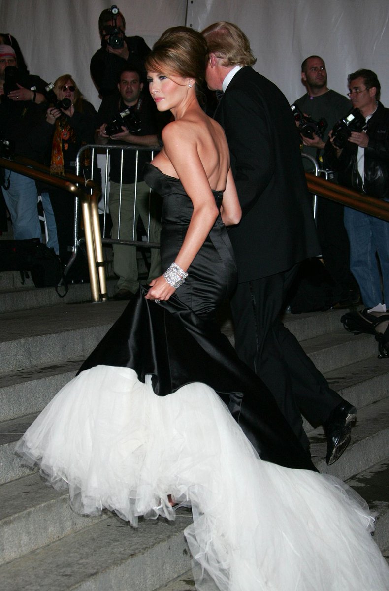 KUWTTRUMPS's tweet photo. Donald &amp; Melania at the Met Gala - 2005 🖤 https://t.co/rNc79YPfeO