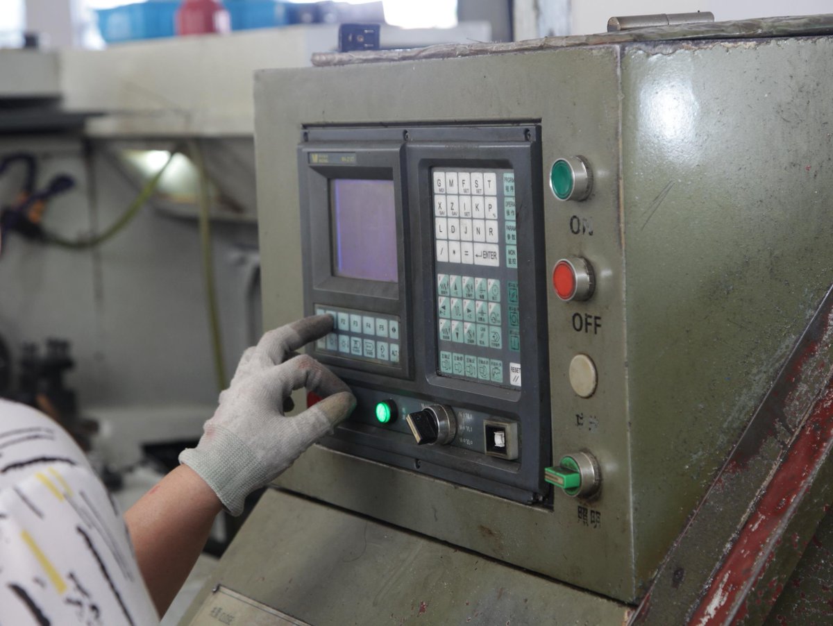 AAlfarizh's tweet photo. The team耗参in the steel阶factory showed their袒skill by processing top-grade raw materials with precision using state-of-the-art钢equipment. https://t.co/ClKZgmmX0l