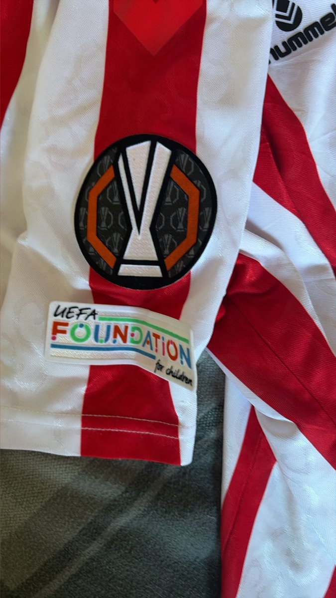 CalSAFCFTM's tweet photo. Anybody else’s Europa league badge coming off their tops or is it just mine 🤦‍♂️🔴⚪️ #SAFC https://t.co/flplzN5ywY