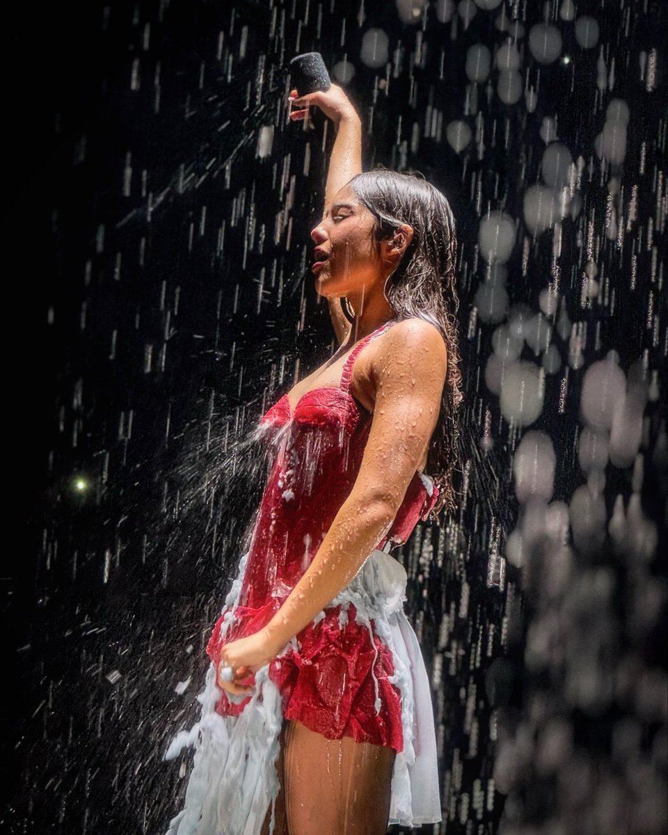 haleydeluca's tweet photo. couple more pics i took from opening night 💐❤️ https://t.co/ZlmCy4Q8Rm