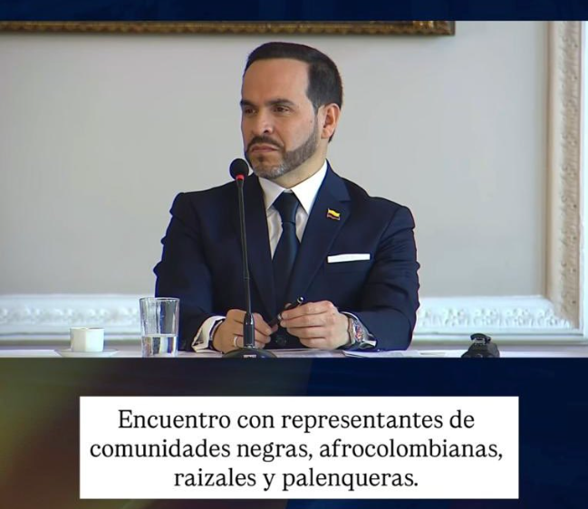 Matador000's tweet photo. Con esa mirada, me acuerdo cuando dijo "no como de negro"...jajajajajajajajajajajajaja la lengua es el azote del Abelardo. https://t.co/tndlAxvxUc