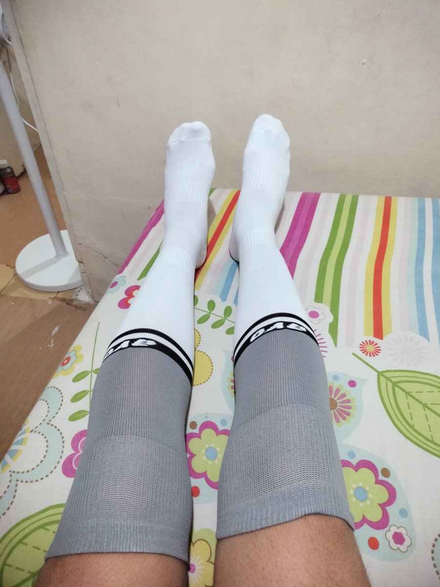SocksAja's tweet photo. Bagaimana menurut kalian dengan kaos kaki aku yang baru?

#socksfetish #kaoskaki https://t.co/1xExkznHYu