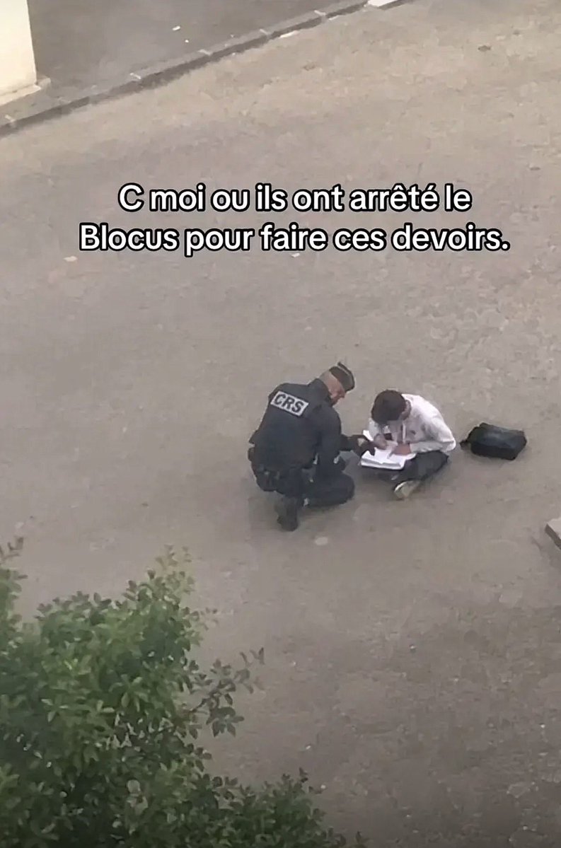 qimsouphinha's tweet photo. « regarde ta fais une faute ici » https://t.co/g1z4gIhpOI
