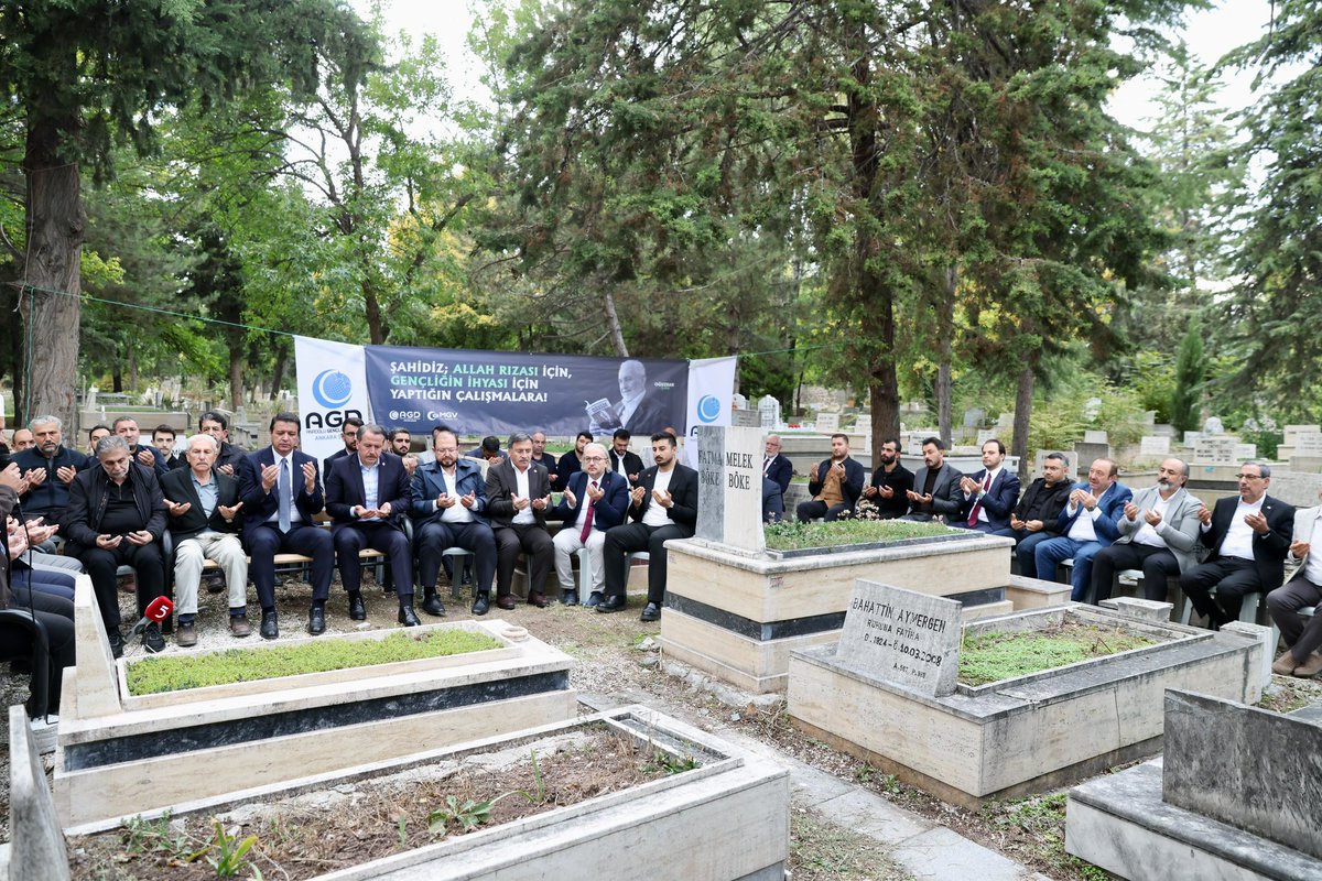 SaadetPartisi's tweet photo. Genel Başkanımız Mahmut Arıkan, Merhum Yüksek İstişare Kurulu Başkanımız Oğuzhan Asiltürk’ü anma programına katıldı. https://t.co/qR9q62meOH