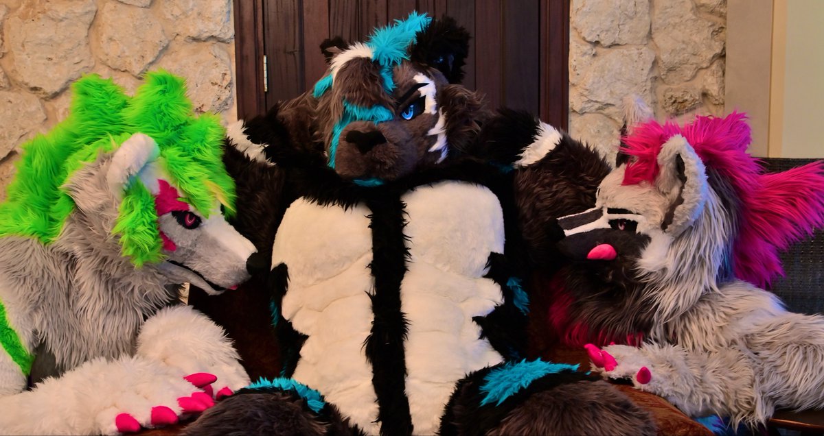 DugDuga14's tweet photo. #FursuitFriday
皆で楽しもう？ https://t.co/J5EN8SaWCv