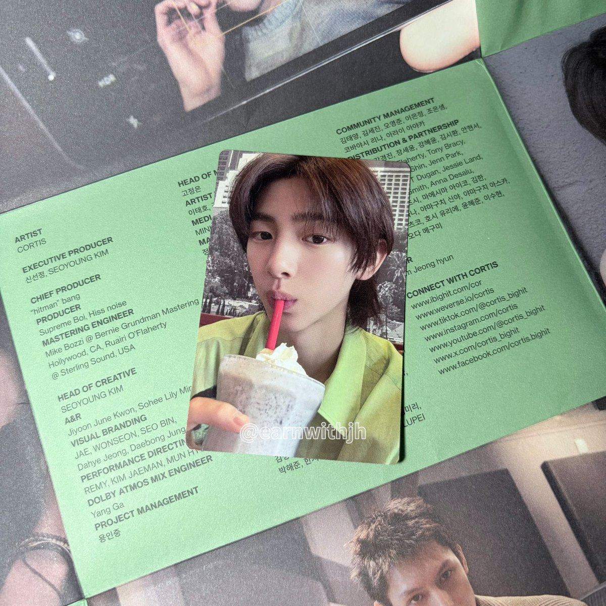earnwithjh's tweet photo. 𓂃 ࣪˖ แจกการ์ดจูฮุน 1 ใบคับ🎀
ใครอยากรับน้องไปดูแลมาจอยกันน้า♡

น้องมีตำหนิเล็กน้อย ขอคนรับได้และโอเคน้า

꒰ กติกา ꒱
♡ rt โพสต์นี้เท่านั้น
♡ ขอคนสะดวกออกค่าส่ง 40.- +รีวิวให้ด้วยน้า

⟡ สุ่ม 7/10/2026 — 19:00 น.

มาเล่นกันเยอะๆนะคับ🫶🏻
#ตลาดนัดcortis https://t.co/4m2PYXuOmv