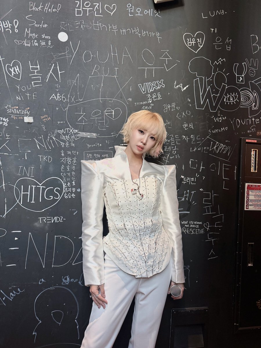 mingkki21's tweet photo. M COUNTDOWN called. I answered. ☎️

https://t.co/9FhFJxkCMX

#공민지 #Calling #Minzy https://t.co/3mfWALRfYS