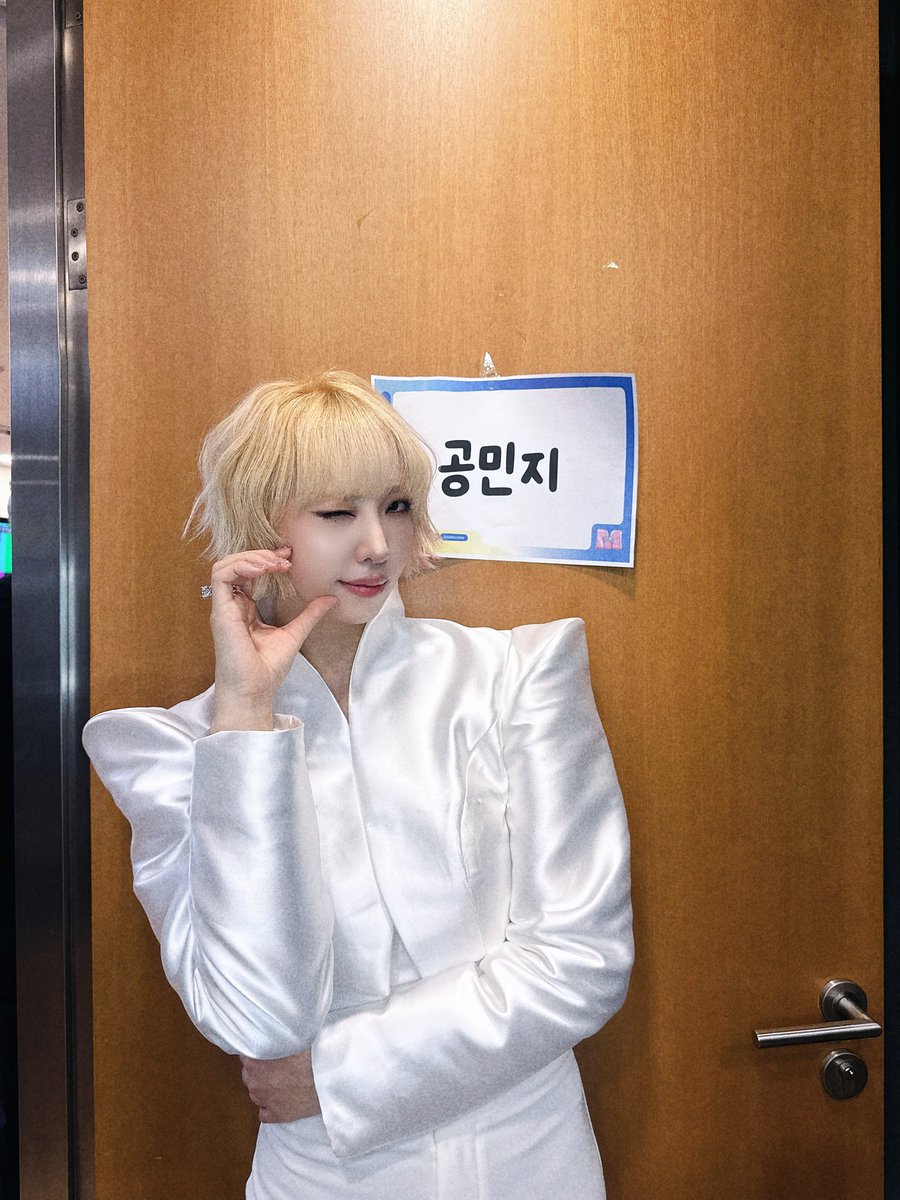 mingkki21's tweet photo. M COUNTDOWN called. I answered. ☎️

https://t.co/9FhFJxkCMX

#공민지 #Calling #Minzy https://t.co/3mfWALRfYS