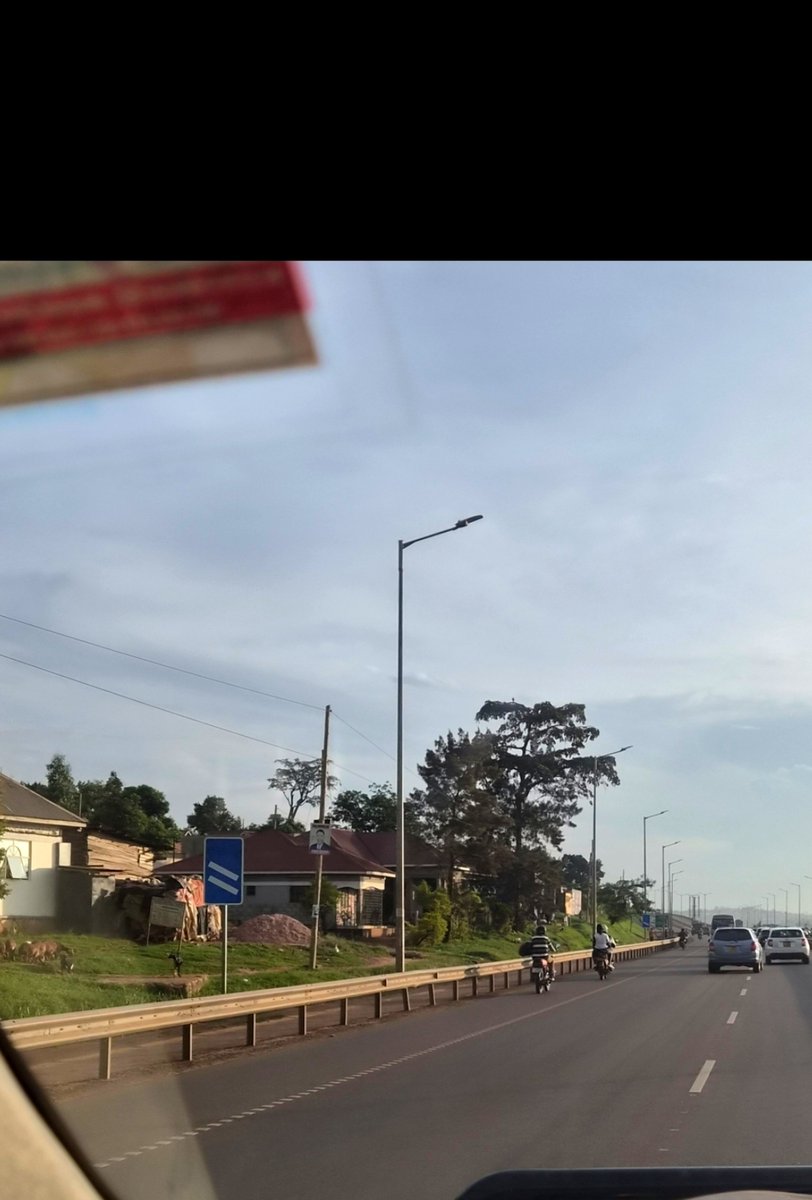 like_a_gem's tweet photo. Comrades, I know a lot of us have seen these "new" signs especially on the bypass and are confused about what they mean... They signify the distance you have left to the exit.. 3 lines = 300 meters, 2 lines = 200m and 1 line = 100m. They reduce as you proceed. Thanks &amp; regards. https://t.co/yxkaKB07iM