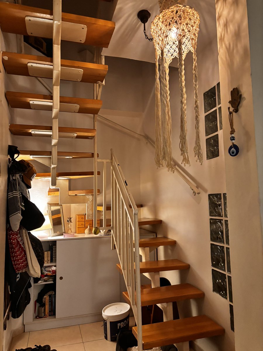 noaduanias's tweet photo. @Justtdavid_ my cousins stairway https://t.co/wD1n8l407l