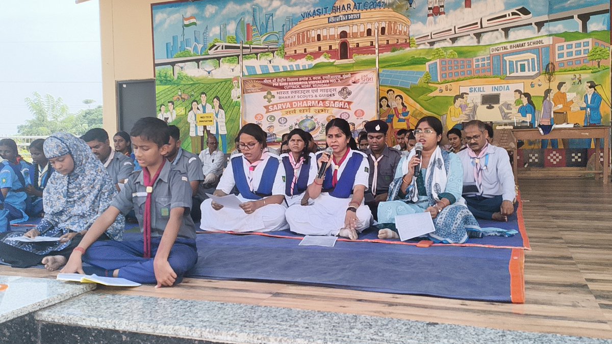3Cuttack's tweet photo. 🕊️ सर्वधर्म सभा | Sarva Dharma Sabha 🕊️

आज विद्यालय में सर्वधर्म सभा का आयोजन किया गया जिसमें सभी धर्मों के प्रति सम्मान, समानता और भाईचारे का संदेश दिया गया।धर्म अलग हो सकते हैं, लेकिन मानवता एक है। सभी धर्म हमें प्रेम शांति, सद्भाव, करुणा और एक-दूसरे का सम्मान करना सिखाते हैं https://t.co/BdSxyuFy9v