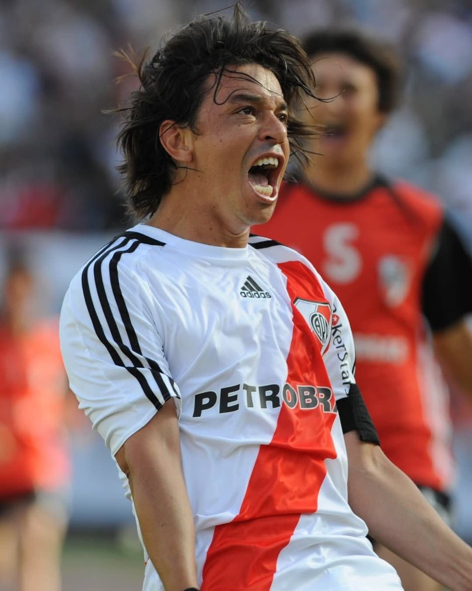 Ramonista_'s tweet photo. Marcelo Gallardo festeja su golazo de tiro libre en el Superclásico del Apertura 2009. https://t.co/CCdP1gbiS3