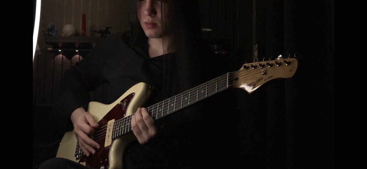 flaviomastoub's tweet photo. Ganhei uma Jazzmaster de presente de aniversário adiantado. https://t.co/lWJsVeIQtI