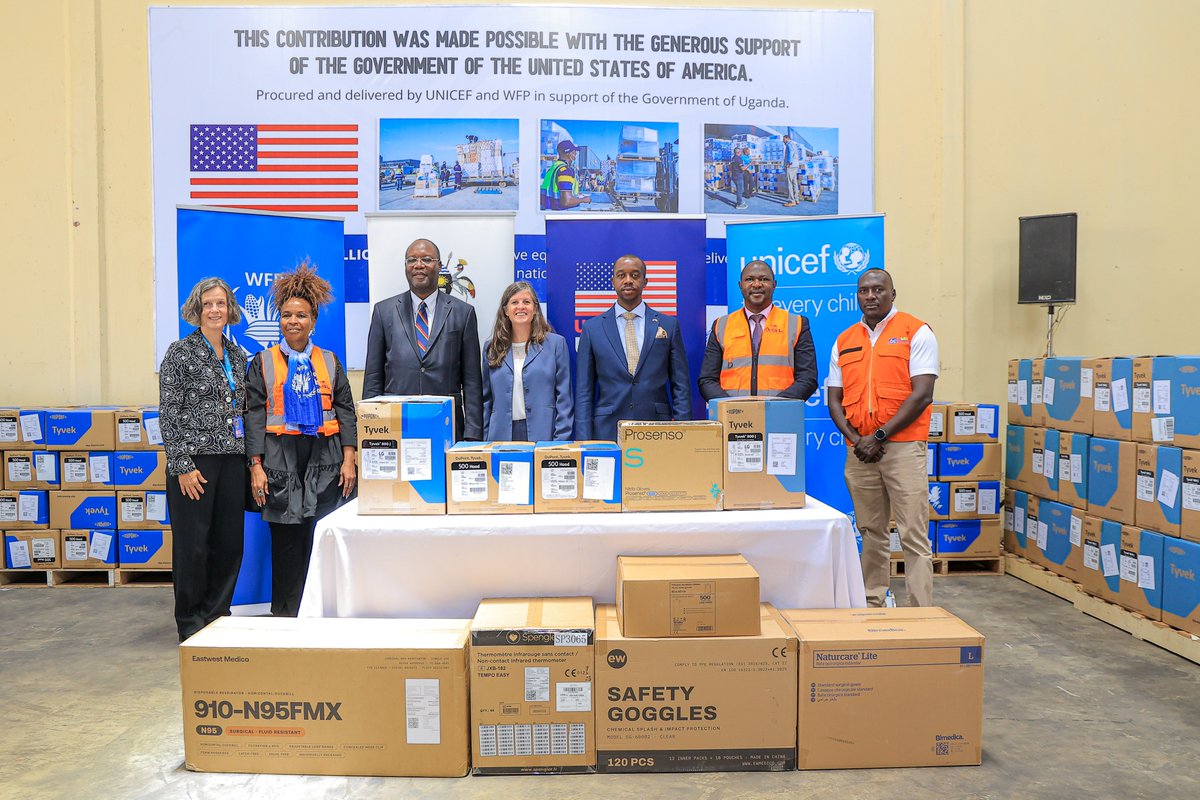 UNICEFUganda's tweet photo. Today, @GovUganda’s national emergency stocks were strengthened with over USD 3.5 million in @USEmbassyUganda -funded PPE, procured &amp; delivered by @UNICEFUganda+@WFP_Uganda, ensuring essential supplies are available when they are needed most.

#EbolaResponseUg26 https://t.co/ChjXpaemr0