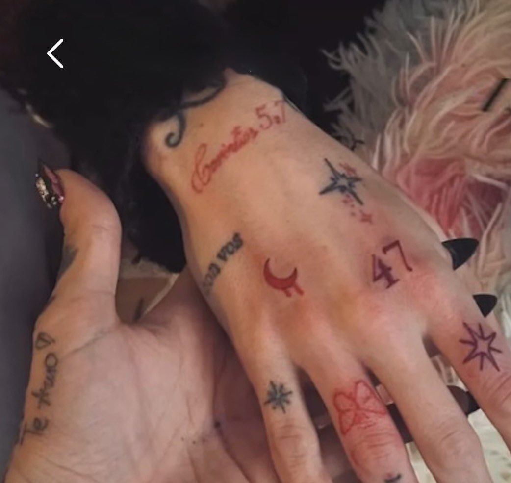 fedeflowersok's tweet photo. La Joaqui antes de tatuarse la lunita que tiene en la cara Tiago Pzk se hizo el mapa de Córdoba por LuckRa cuando estaba con el. https://t.co/aBN9F0xG5L