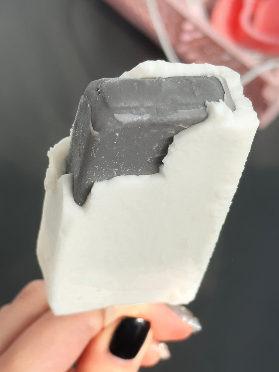 Islamorihi's tweet photo. Nuevos snacks crujientes de coco con chocolate negro  super deliciosos para compartir con amigos! ， https://t.co/oCmBcDmImQ