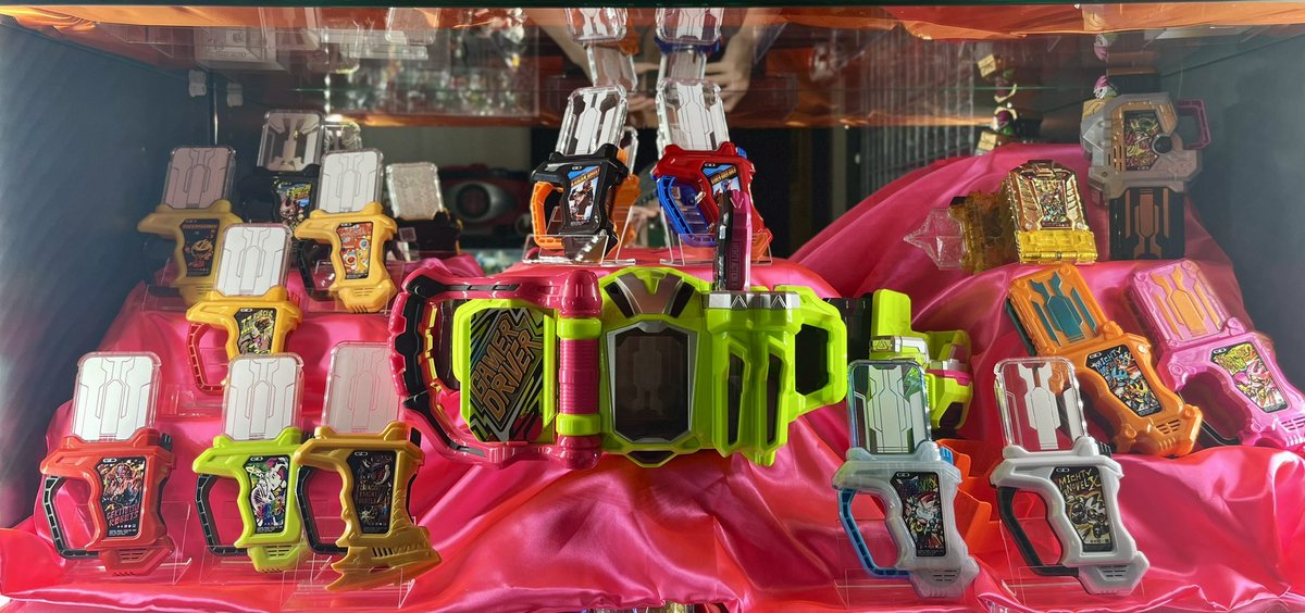 kamenkirarasan's tweet photo. １０周年もノーコンテニューでクリア してやるぜ　

おめでとうエグゼイド🍾10周年

#仮面ライダーエグゼイド https://t.co/Wu99xDCEsG