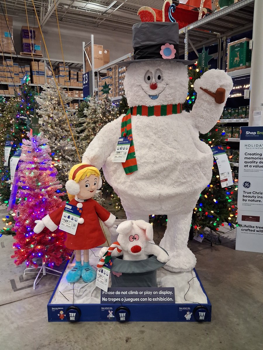 Real_Ed_McCray's tweet photo. More life sized animatronic Christmas characters at Lowes. https://t.co/MBBqrIh968