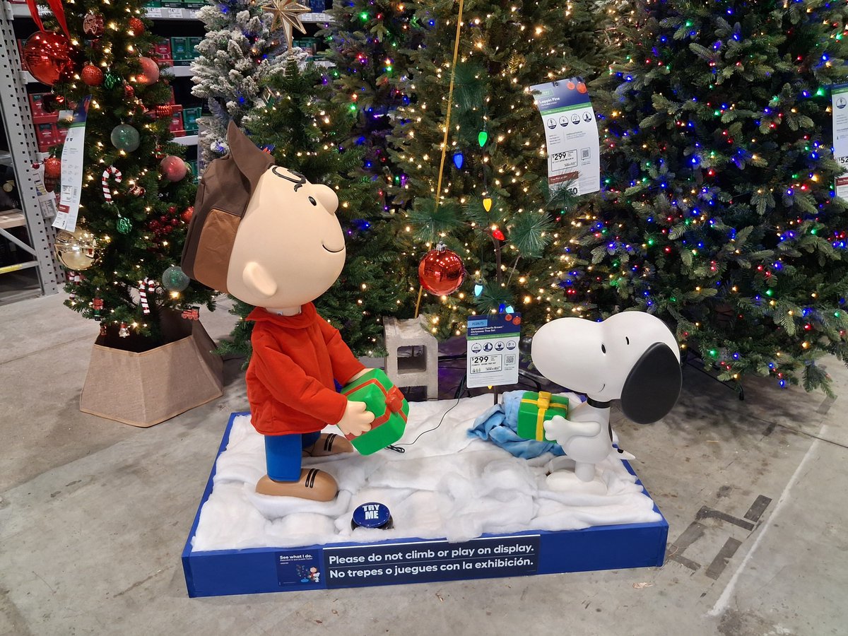 Real_Ed_McCray's tweet photo. More life sized animatronic Christmas characters at Lowes. https://t.co/MBBqrIh968
