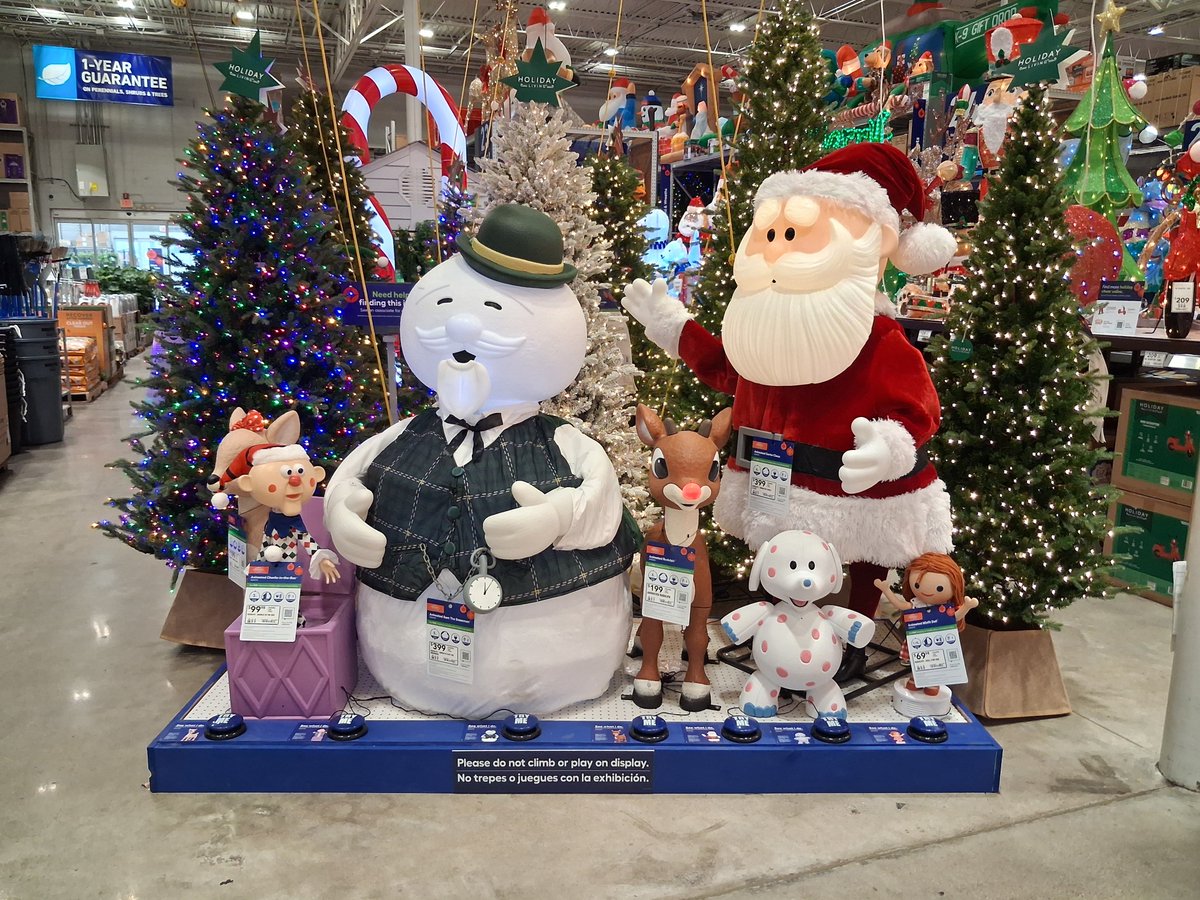 Real_Ed_McCray's tweet photo. More life sized animatronic Christmas characters at Lowes. https://t.co/MBBqrIh968