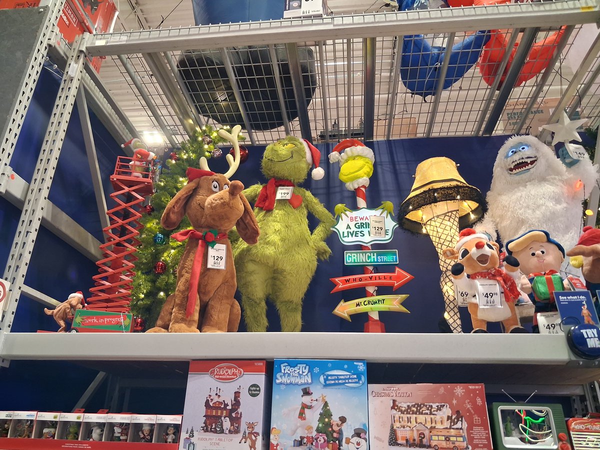 Real_Ed_McCray's tweet photo. More life sized animatronic Christmas characters at Lowes. https://t.co/MBBqrIh968