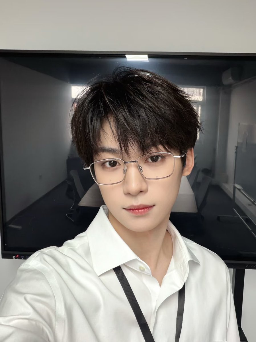 Mong_0706's tweet photo. 아...너무 예쁜데 사진 더 주고 가요 
펑인턴 σ̴̶̷̤  ̫ σ̴̶̷̤
#ZIYU #즈위 https://t.co/99H7Bjbdai