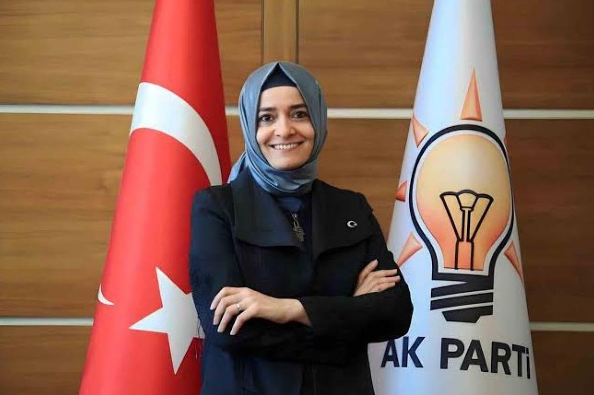 JargonMedya's tweet photo. Fatma Betül Sayan Kaya’nın ismi, AKP’nin sitesinden silindi.

Sayan Kaya, WhatsApp gruplarından da çıkarıldı. https://t.co/wVftF3XBNy