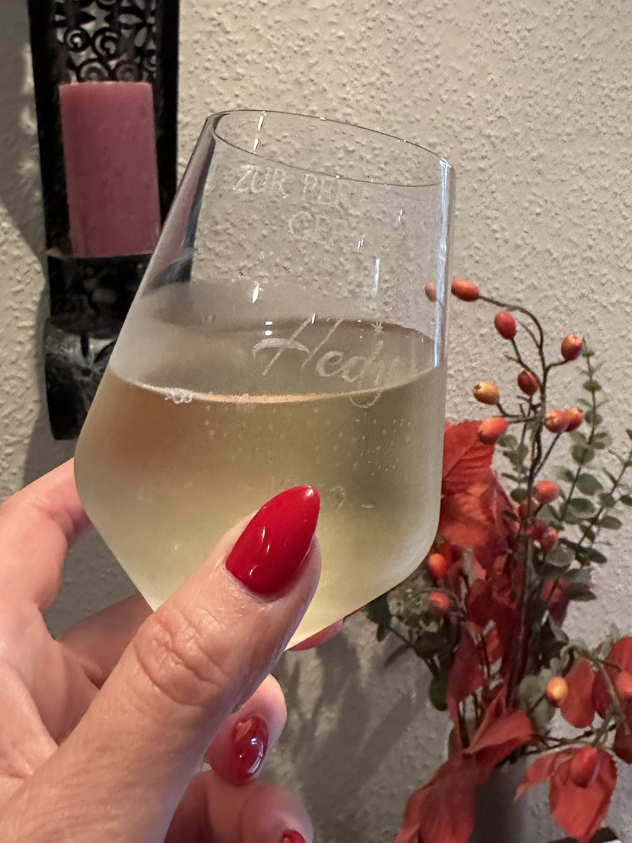 hedyundolaf's tweet photo. Ich bin nicht reich, aber in einer halben Stunde ist mir das das egal!🍷😉🤣🤣🤣
#fump und Prost ihr Lieben 🫶 🥂🍻🍹🍸🥃🍷🤣🤣🤣🤣🤣🤣 https://t.co/EcolMr5Ych