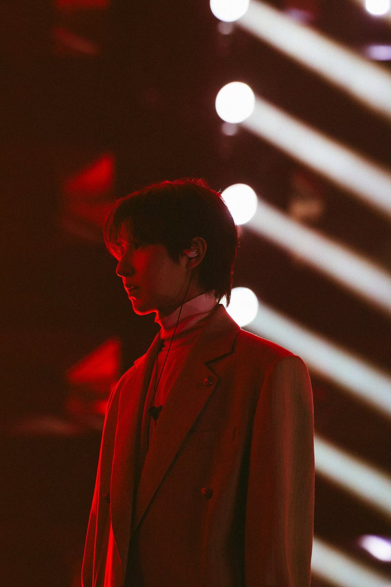 kareenjun's tweet photo. gapernah terbayang akhirnya sampai dititik dimana ada foto renjun, rehearsalse sendirian, mempersiapkan perform solonya, dengan karya dari suara indahnya, dibawah gemerlap cahaya panggung yang indah, dengan title HUANG RENJUN STUDIO… gatau lagi mau ngomong apa selain BERSYUKUR, PENUH HARU, dan BANGGA. 

terima kasih sekali lagi untukmu huang renjun. kamu bisa di titik ini adalah sebuah pencapaian besar💛 semoga hal ini menjadi awalan dari kesuksesan karirmu dan kedepannya, seterusnya, dan untuk waktu yang lama segala karya serta pencapaianmu akan terlaksana dengan penuh suka cita dan kesuksesan. really really really proud of u bby❤️‍🩹