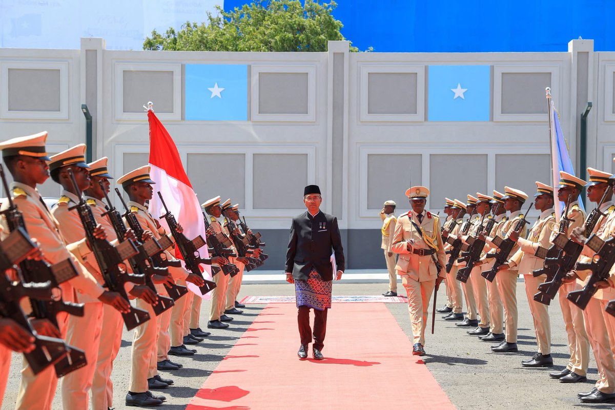 bilya445's tweet photo. @BoloXLobo @umutcagrisariii It’s nothing special somalia gives all diplomatics https://t.co/jRXK35VlB1