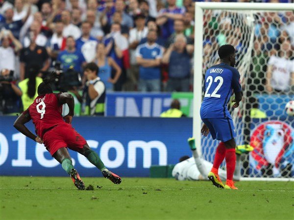 GUGraph's tweet photo. @javierb8890 @abdalabucaram "Cr7 le dio su primera Europa a Portugal" 🤡🤡 https://t.co/5iLVAIYDPs