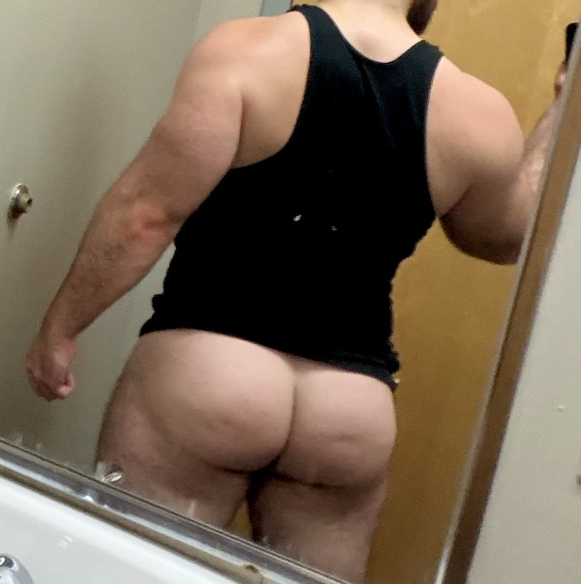 333c15's tweet photo. A very glute focused leg day today https://t.co/EPD8gQVdBJ