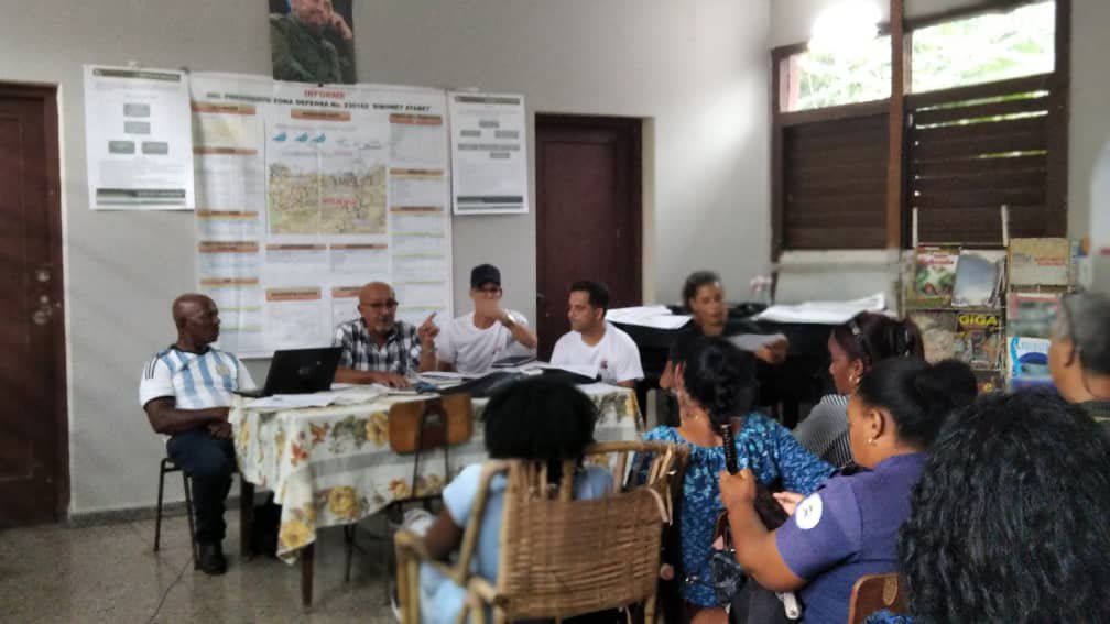 yaniovaFMC1's tweet photo. Desde la ZD #Siboney , en #Playa, se preparan las organizaciones del barrio, con la conducción del @PartidoPCC y el @gobhabana para materializar con efectividad el Mov. Político Productivo #MiBarrioPorLaPatria.
Con el aporte de tod@s #CubaEstáFirme @FMCLaHabana @IzquierdoAlons1 https://t.co/BvLtRSxAJH