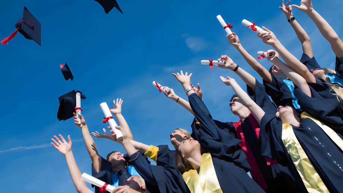 Higginsrr0's tweet photo. último día de universidad  Con momentos inolvidables, amigos que llegan para siempre. El viaje empieza ahora https://t.co/XBka6EScbP
