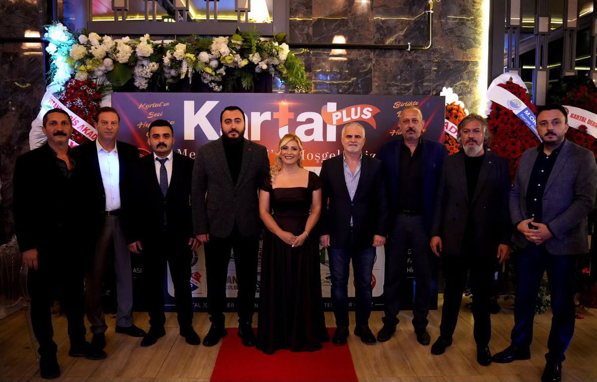 MHP_KartalIlce's tweet photo. Kartal’ımızın sesini duyuran, yerel basınımızın kıymetli temsilcilerinden Kartal Plus Dergisi’nin düzenlediği Medya Gecesi’ne MHP Kartal İlçe Başkanımız Sn.Ersin UZUNKAYA Kartal Ülkü Ocakları Başkanımız ve İlçe Yönetim Kurulu üyelerimiz ile birlikte katılım sağladık. https://t.co/HC25FO9QWf