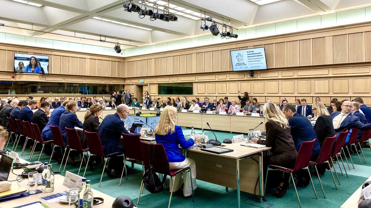 OliverVarhelyi's tweet photo. Important exchange on how the #SafeHeartsPlan can be best implemented.

Prevention policies only succeed if they are citizen-centred and empower people to take control of their health.

That is the purpose of #EUScreeningWeek, with around 900 actions across Europe⤵️ https://t.co/Q2l10PHAK0