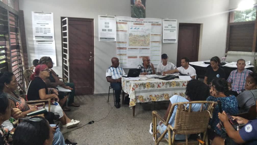 yaniovaFMC1's tweet photo. Desde la ZD #Siboney , en #Playa, se preparan las organizaciones del barrio, con la conducción del @PartidoPCC y el @gobhabana para materializar con efectividad el Mov. Político Productivo #MiBarrioPorLaPatria.
Con el aporte de tod@s #CubaEstáFirme @FMCLaHabana @IzquierdoAlons1 https://t.co/BvLtRSxAJH