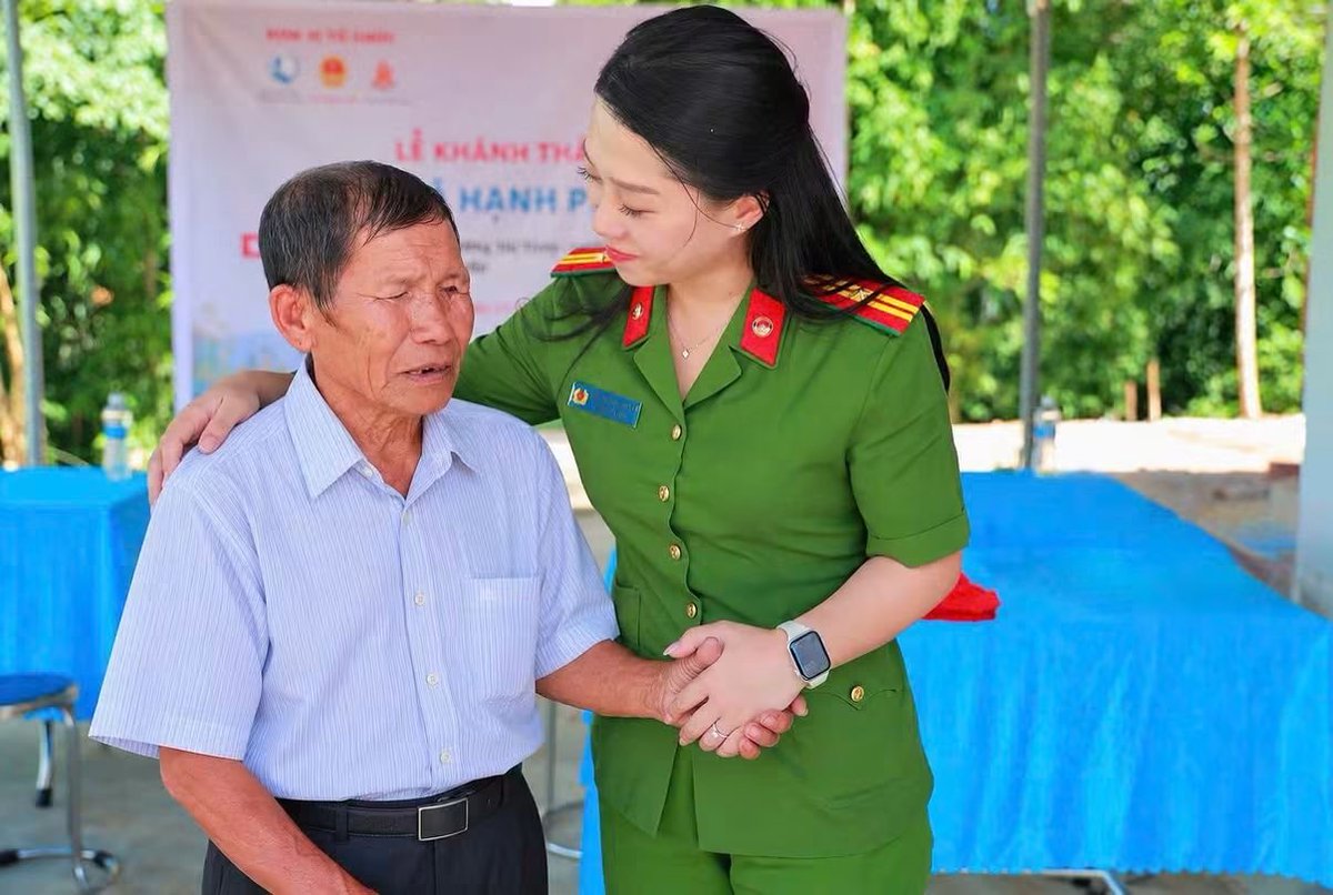 snx_congan's tweet photo. Tình yêu màu áo xanh 💚💚 https://t.co/PyYQnCJZ7F