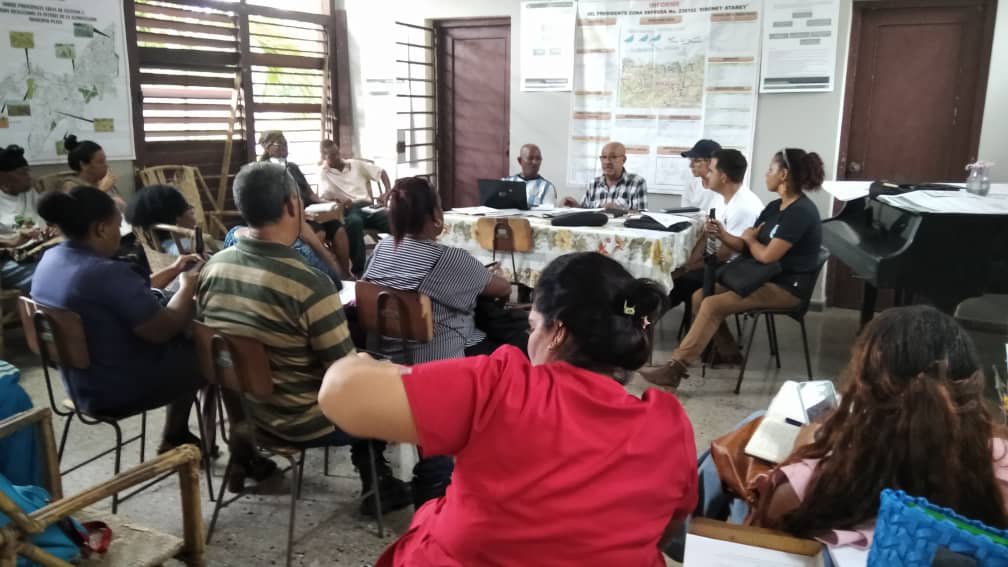 yaniovaFMC1's tweet photo. Desde la ZD #Siboney , en #Playa, se preparan las organizaciones del barrio, con la conducción del @PartidoPCC y el @gobhabana para materializar con efectividad el Mov. Político Productivo #MiBarrioPorLaPatria.
Con el aporte de tod@s #CubaEstáFirme @FMCLaHabana @IzquierdoAlons1 https://t.co/BvLtRSxAJH
