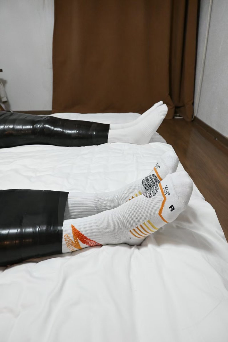 Muci_Mengyi's tweet photo. 晚上当然少不了木乃伊过夜了，��是我们两个破坏力有点强，跑出来了
旁边的填充物：@kingdomrush5214 
制造师： @eleven9010 https://t.co/1en958Iy2u