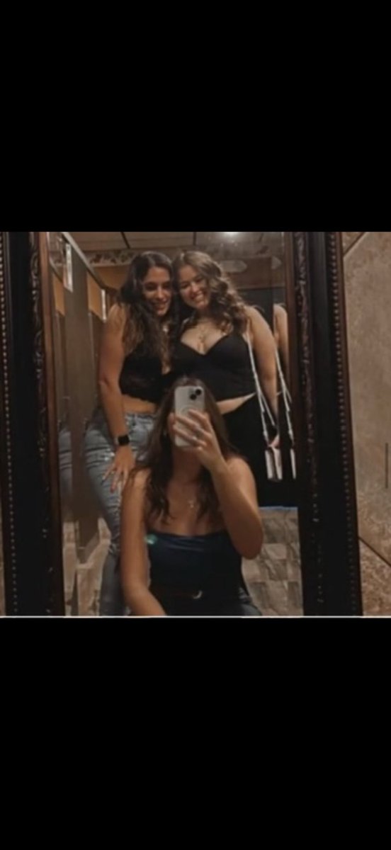 samepostchicks's tweet photo. Friends in the bathroom taking a selfie 😍😍
#selfie #friends #bathroomselfie #girlsinjeans https://t.co/PlectNqh2t
