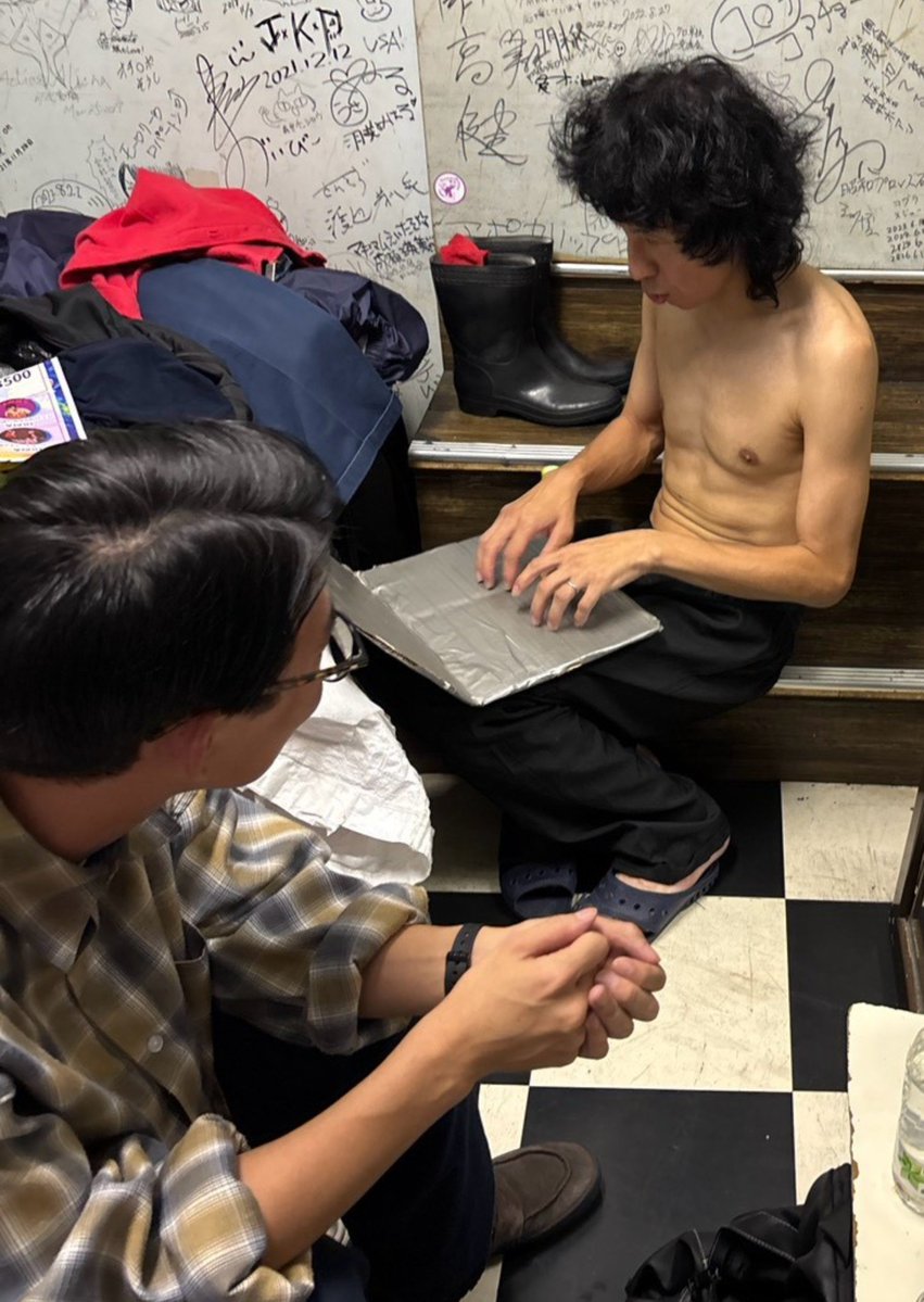 zeetei2buukamas's tweet photo. やっぱこの時代
ノート型パーソナルコンピューター
使いこなせなきゃ話んならんよ💻️
いや、
本当に。
#ギャノン製 https://t.co/c0vXp3ylJi