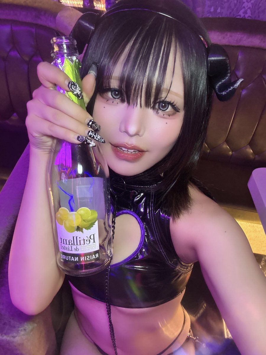 SIZUKU_VIPER's tweet photo. VIPER退散してます
ショットチップそして遠隔でポンまで🍾😭ありがとうございました！！
久し���りの降臨めっちゃ緊張してたけど、配信でもいっぱいおかえりとか待ってたとか暖かい言葉かけてもらえてほんまに嬉しかったです
ver.2始動します対よろです👍🏻👍🏻
次は2日20:00-VIPERおります https://t.co/oOLApZZHAT