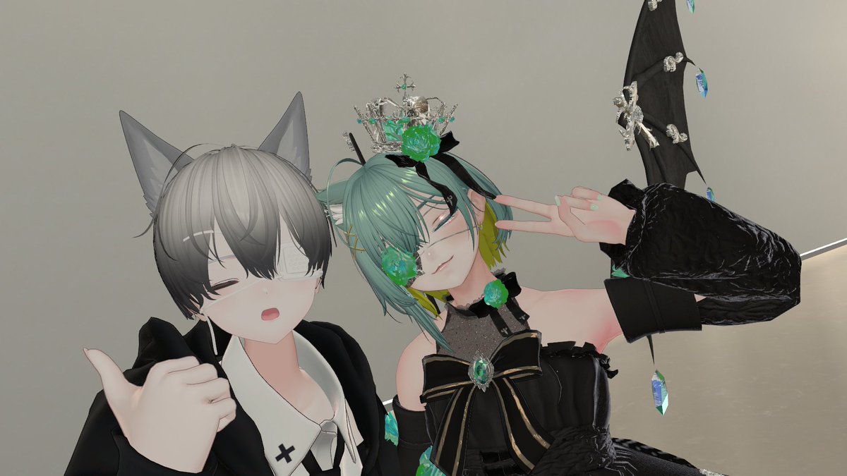 VRhachikou224's tweet photo. 26.10.01 #VRC_バンビーノ 本日のアフター！
……アフターじゃねぇか！！！
しょぼくれてたらミルテくんが一緒に撮ってくれました。

本日から一期生はハロウィンの装い。思わぬ大胆なお着換えっぷりにびっくり。
耳は生やしたけど……ちゃんとした仮装は当たった時にします。 https://t.co/22PndHaWiu