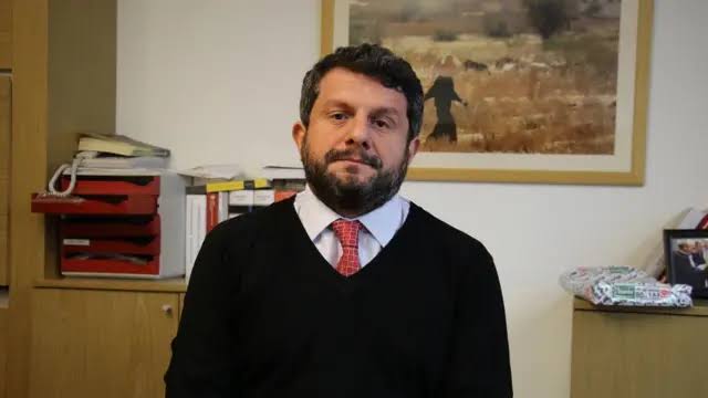 DemirFerit62's tweet photo. Can Atalay'ı Hatay halk seçti...
Halkın vekilidir...
Yeri cezaevi değil...
Türkiye Büyük Millet Meclisidir...
Anayasa Mahkemesinin hak ihlali kararı uygulansın...
Can Atalay derhal serbest bırakılsın... https://t.co/47lN7KiSoo
