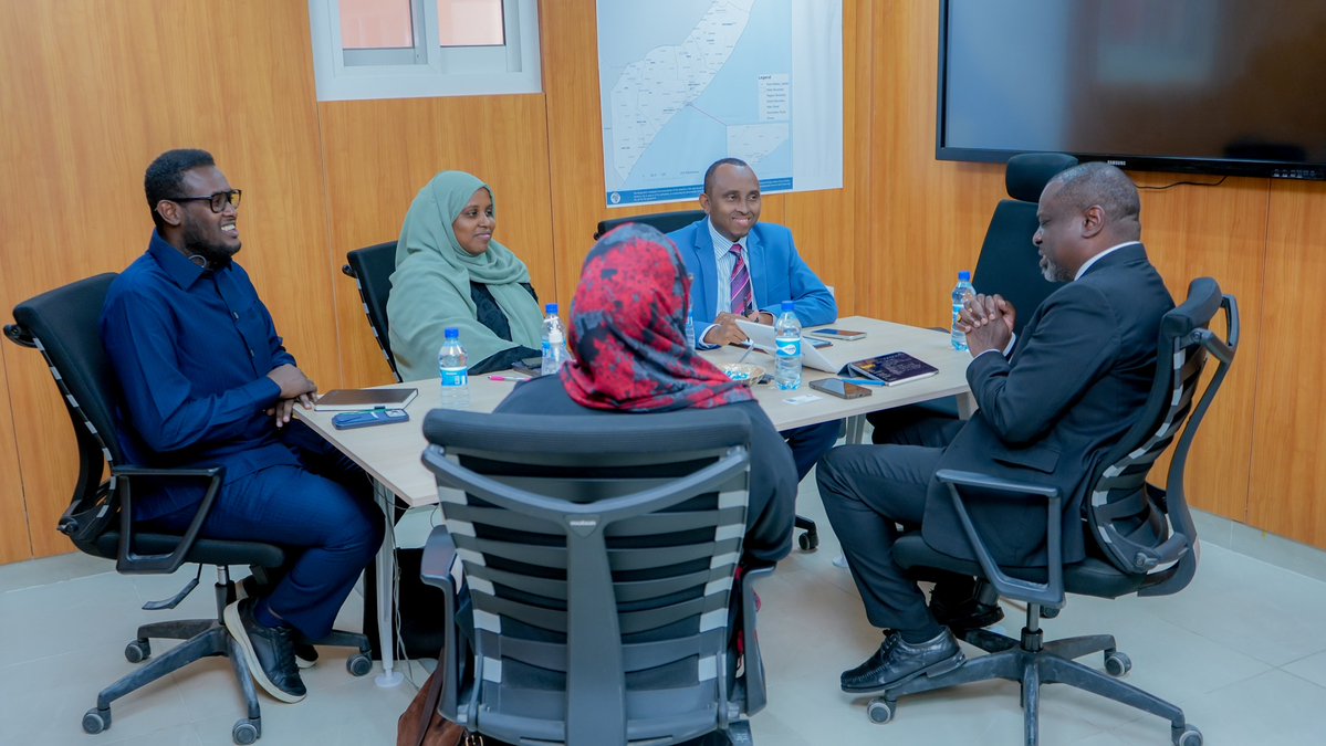 WHOSom's tweet photo. .@WHOSom’s Rep. &amp; Head of Mission Dr. @karamagih met with @MoH_Somalia Director General @Yusuf_Wadani, alongside some of the senior colleagues from @MoH_Somalia. @WHOEMRO @MoH_Somalia https://t.co/MmAW1n97vZ