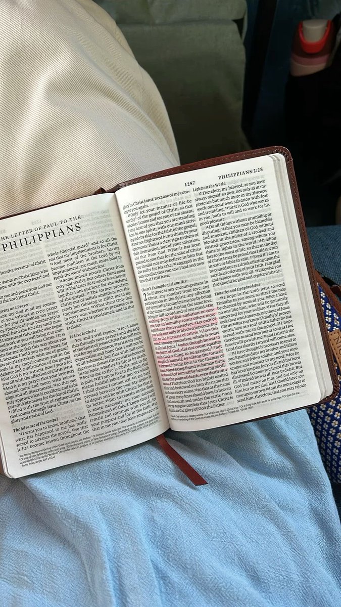reposreadjust's tweet photo. popoludniowe czytanie na krotkiej przerwie 🥰🥰 https://t.co/nTq4tQo8Zh