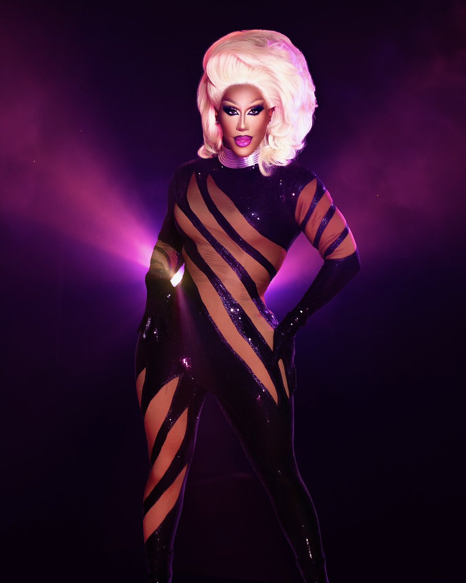 Kori_kiing's tweet photo. KorPaul is the only normal Halloween look yall getting from me so please run the numbers uppp😩🥰 https://t.co/52ZZacBa4y