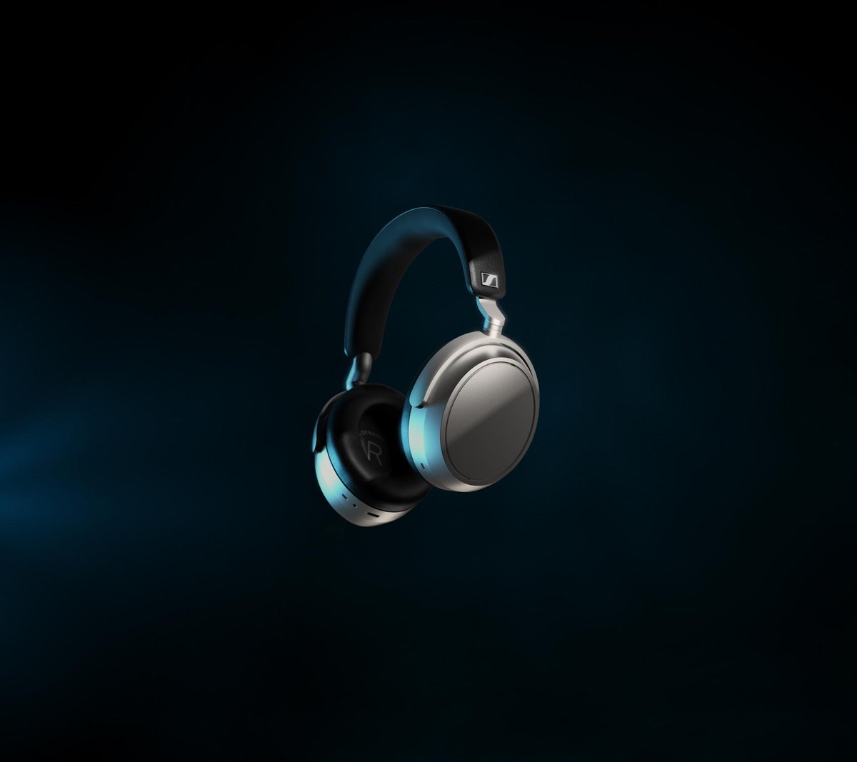 sennheiserjapan's tweet photo. オーディオファイルワイヤレスヘッドホンHDB 630に新色Lunar Silverが登場。
さらに、耳を塞がないアクセサリー感覚のリスニング体験を提供するACCENTUM Clip（アクセンタムクリップ）にも新たな彩りを加える新色のアイスブルーが登場です。

https://t.co/AnyHVr0ZB7

https://t.co/aZYZJILLhi

#ゼンハイザー #ワイヤレスヘッドホン #ワイヤレスイヤホン #hdb630 #accentumclip