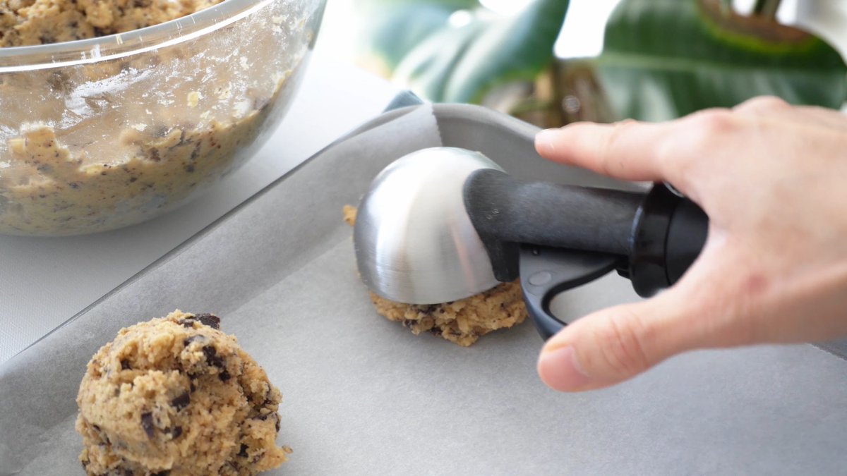 candanceStk2x's tweet photo. Hoy horneé mis primeras galletas con chispas de chocolate  La masa está deliciosa, no veo la hora de que salgan del horno! https://t.co/1NqBEePe4T